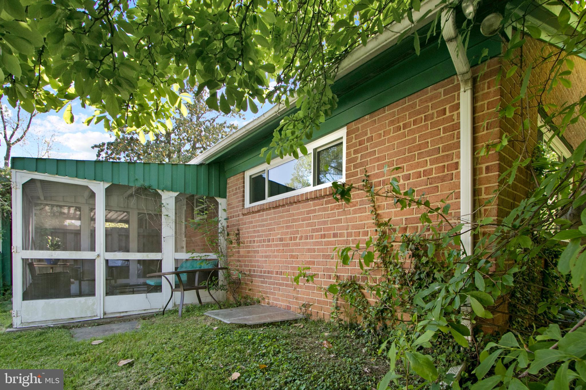 1207 BALLARD STREET