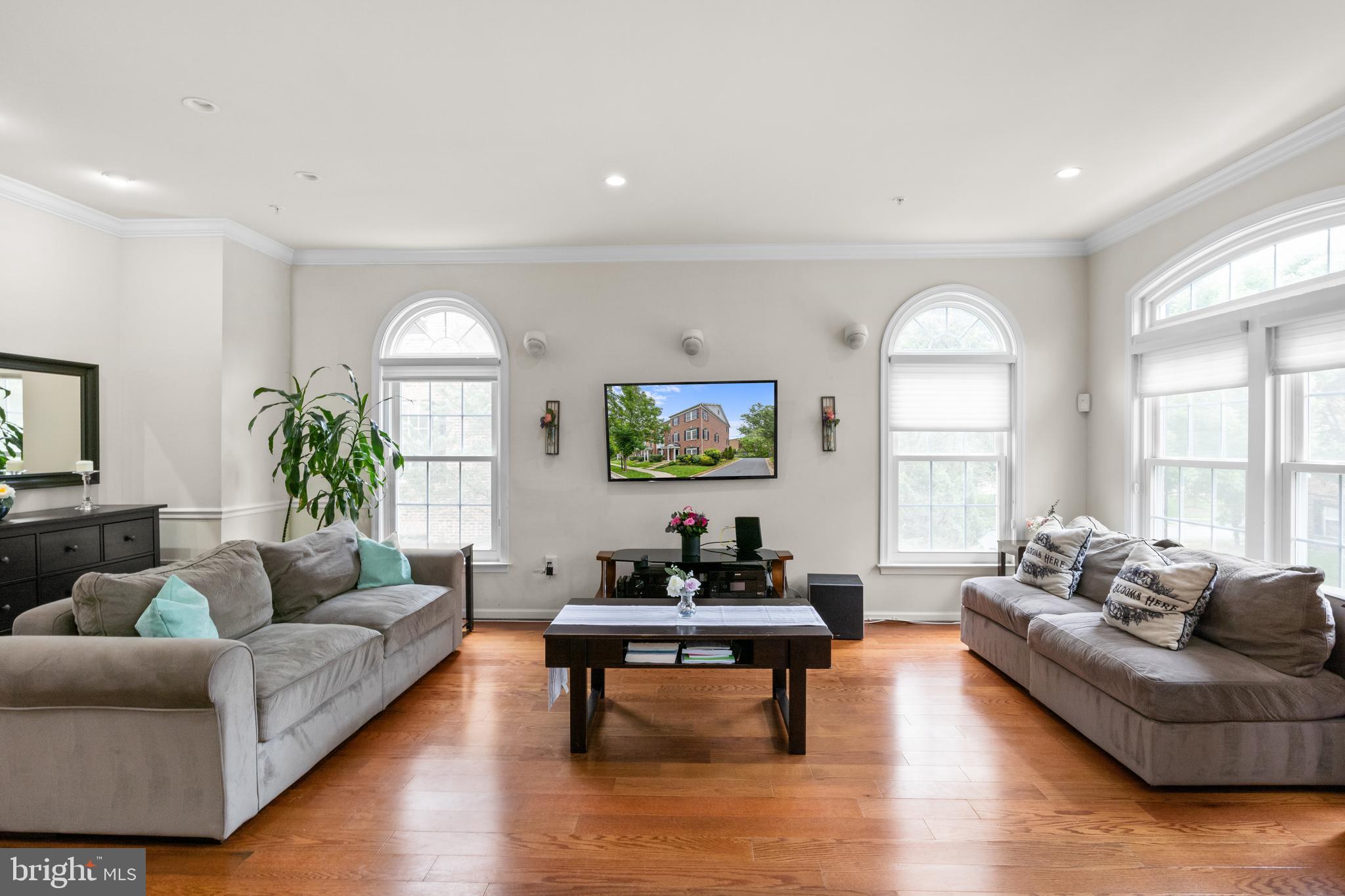2112 CLARK PLACE