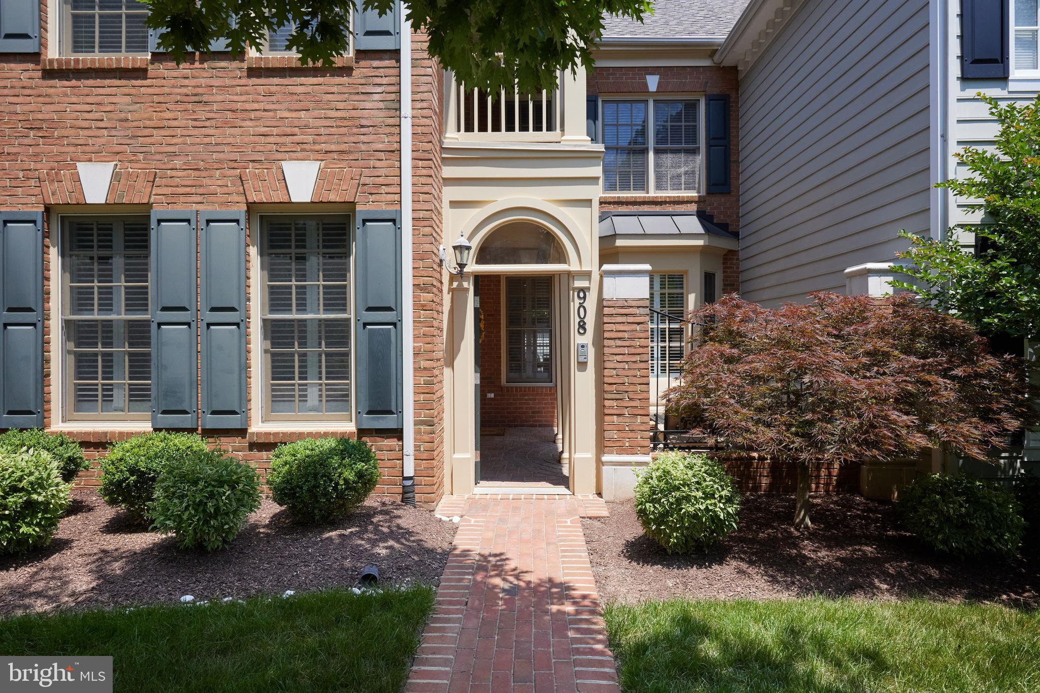 908 OAK KNOLL TERRACE