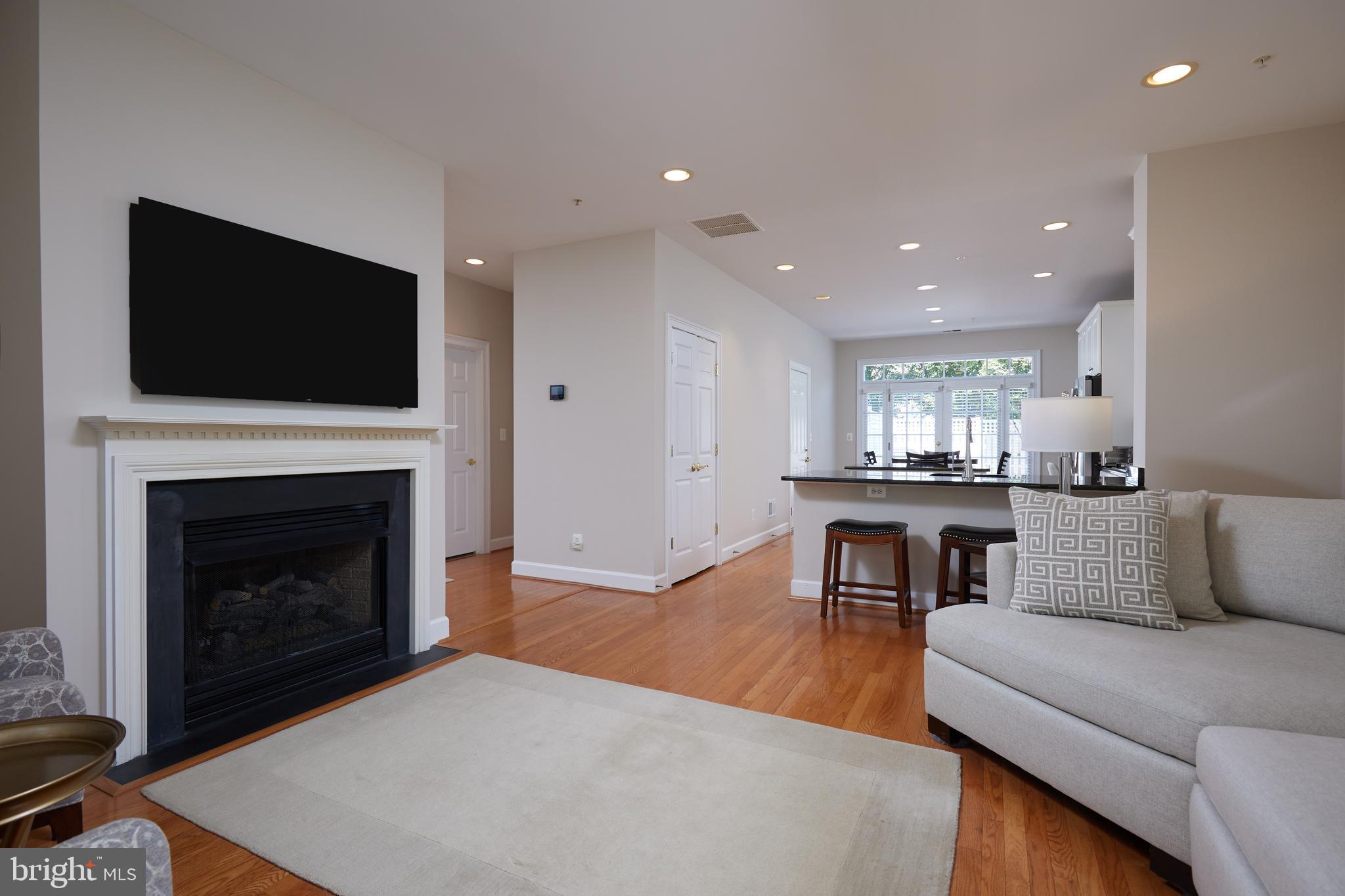 908 OAK KNOLL TERRACE