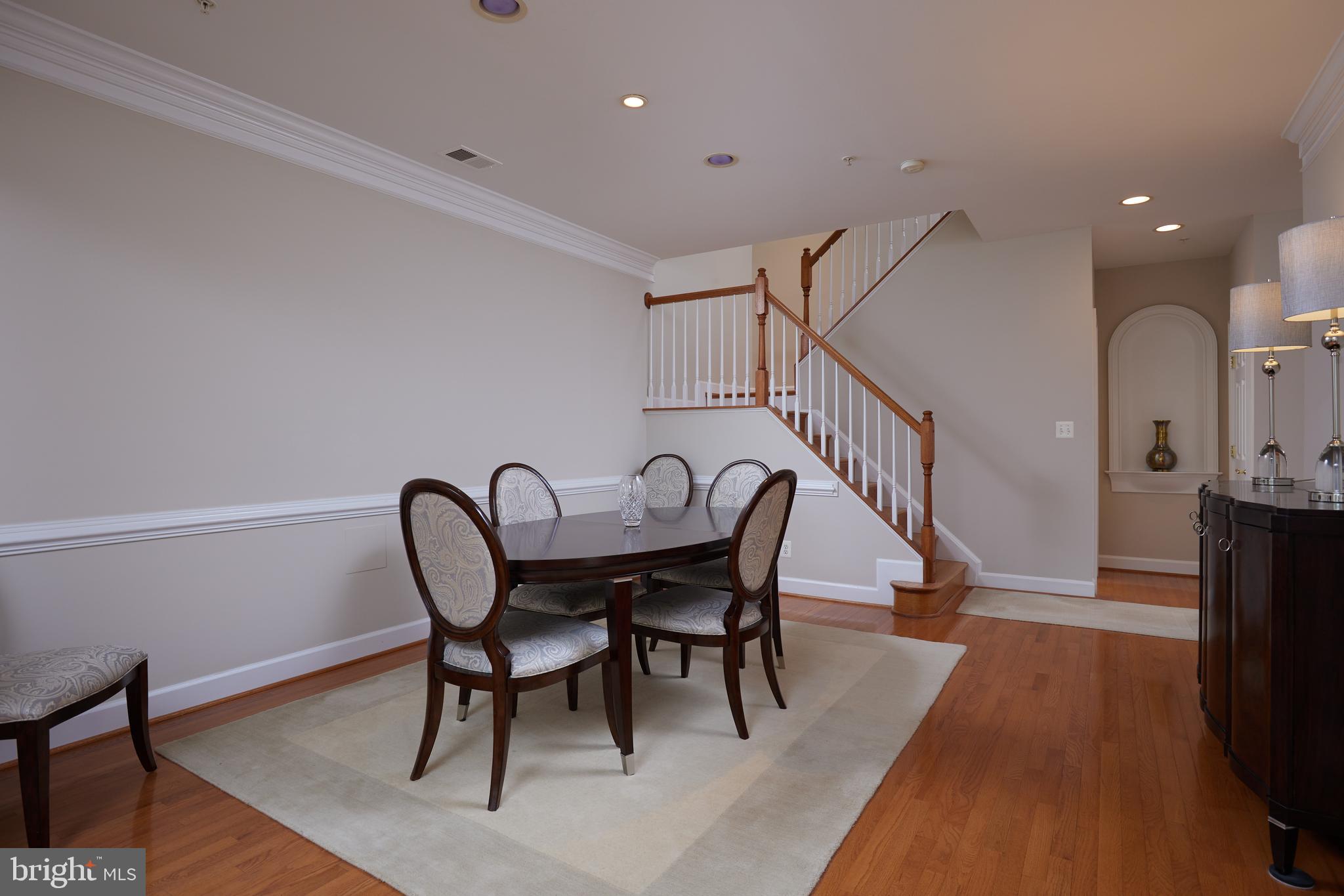 908 OAK KNOLL TERRACE