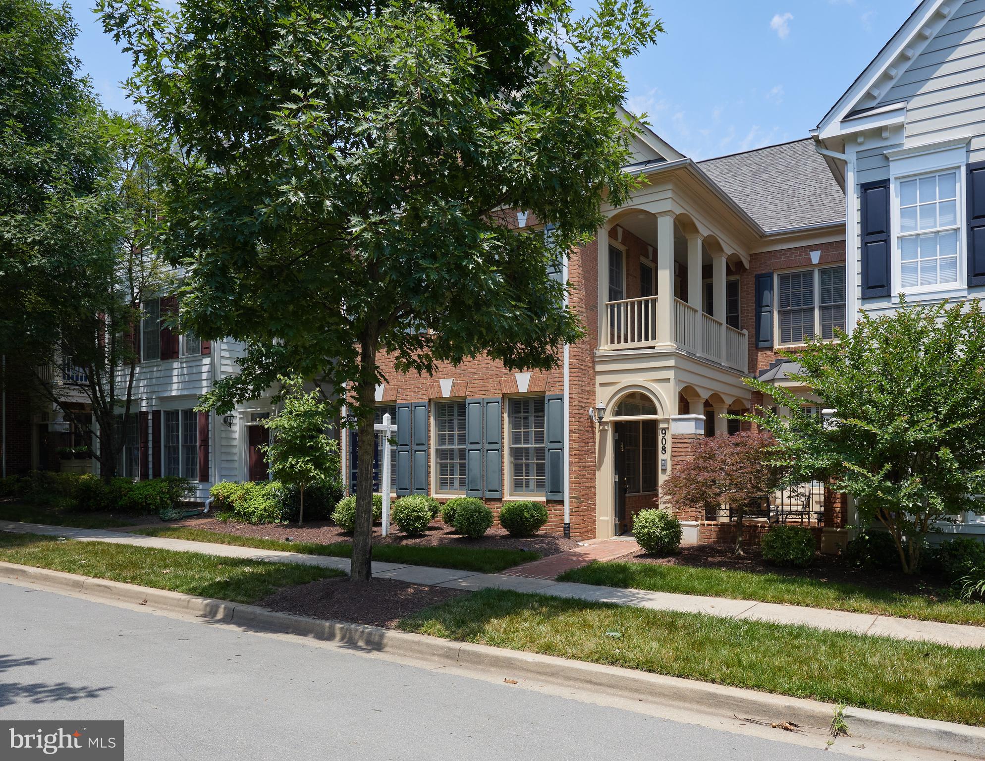 908 OAK KNOLL TERRACE