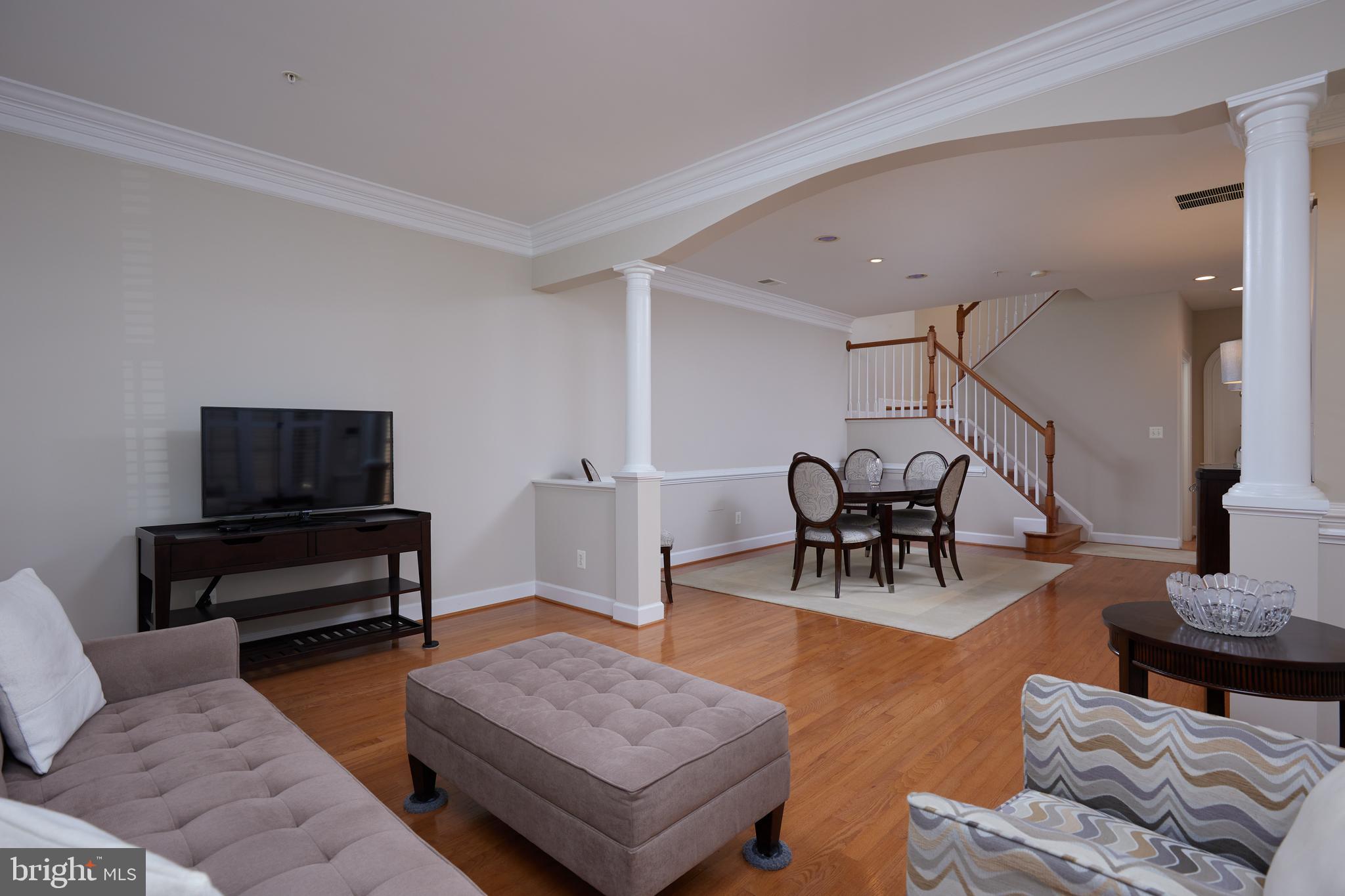 908 OAK KNOLL TERRACE