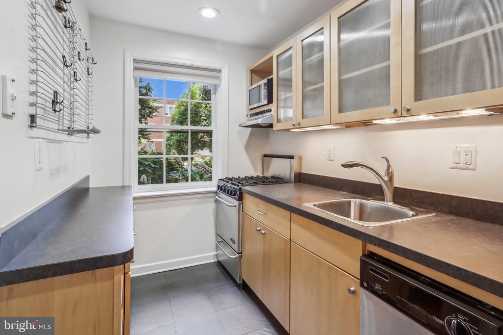 2221 WASHINGTON AVENUE W-101