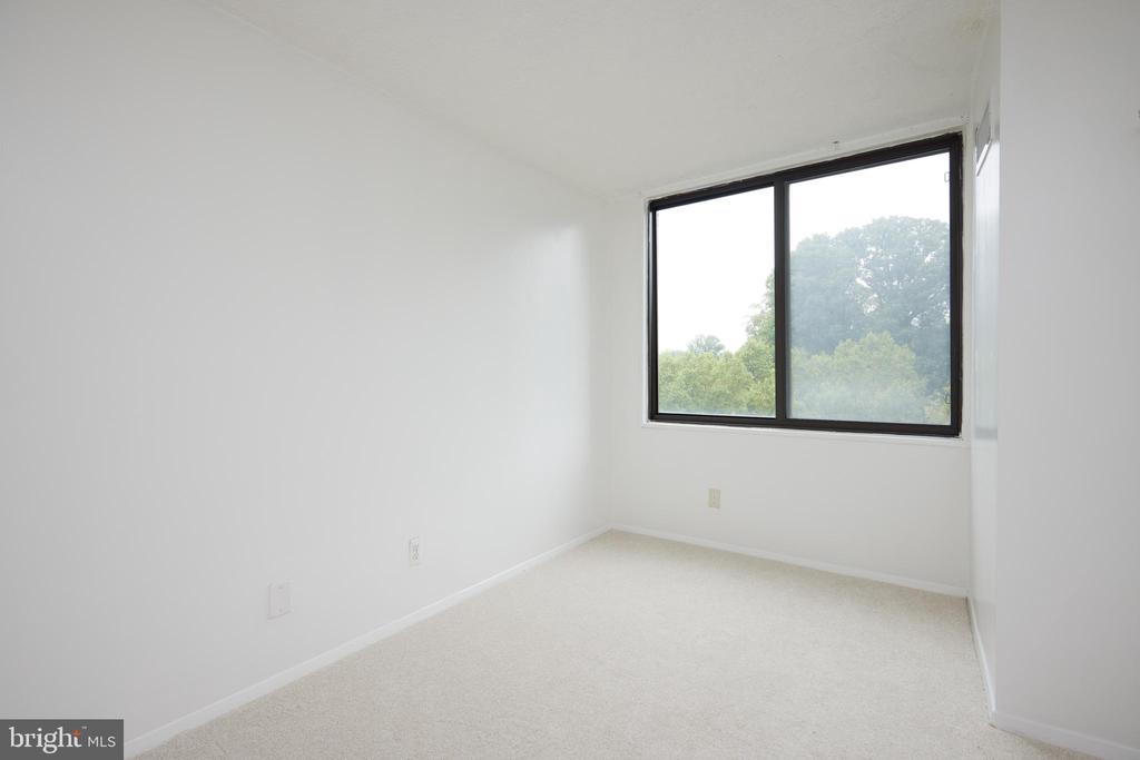 5225 POOKS HILL ROAD 618S