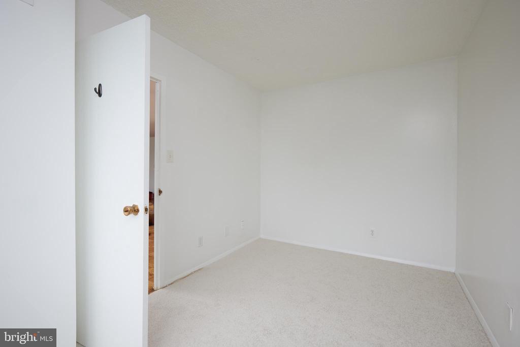 5225 POOKS HILL ROAD 618S
