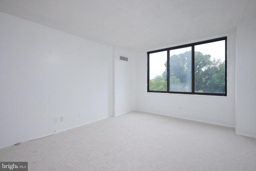 5225 POOKS HILL ROAD 618S