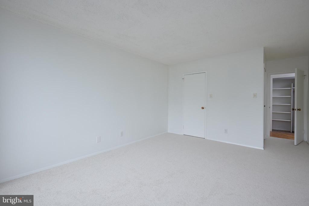5225 POOKS HILL ROAD 618S