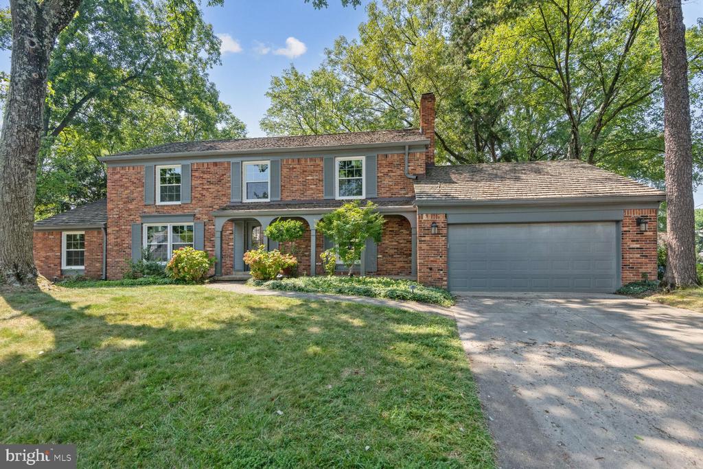 8416 FOX RUN