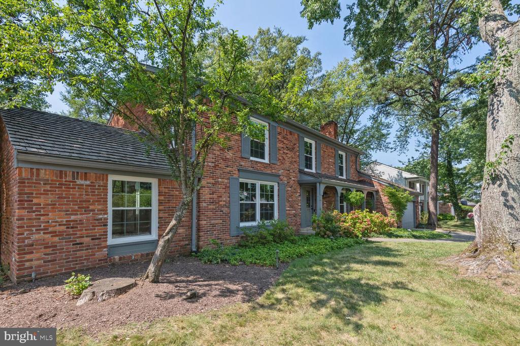8416 FOX RUN