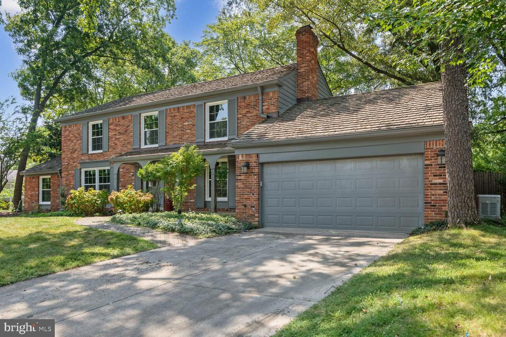 8416 FOX RUN