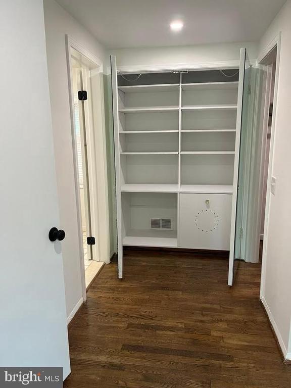 8416 FOX RUN