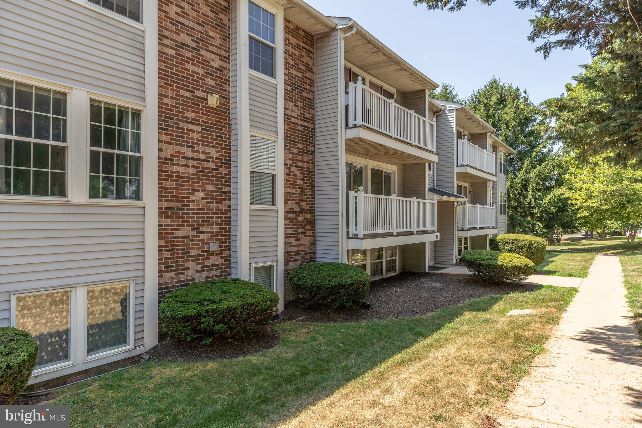 303 PALMSPRING DRIVE 5