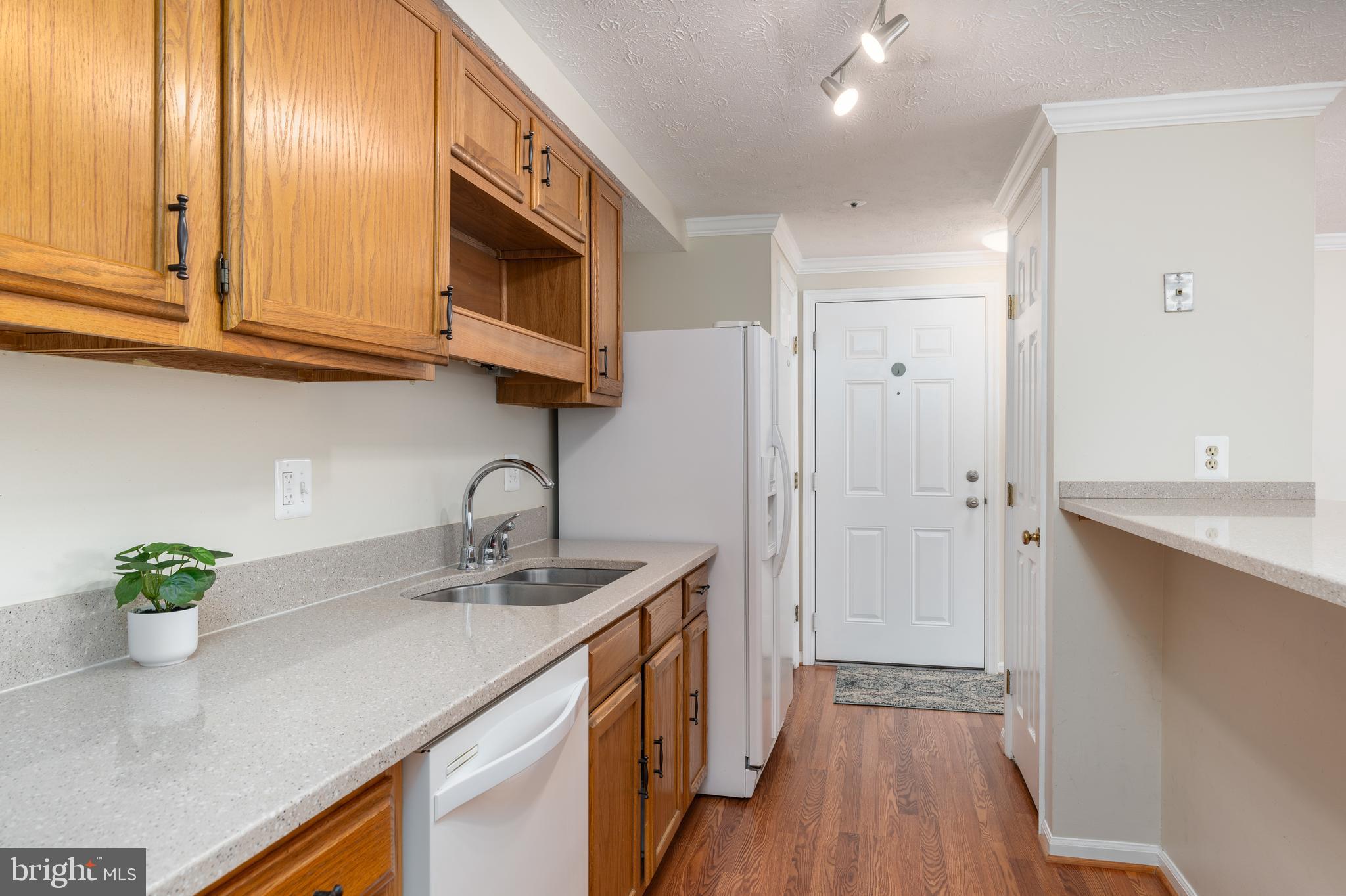 303 PALMSPRING DRIVE 5