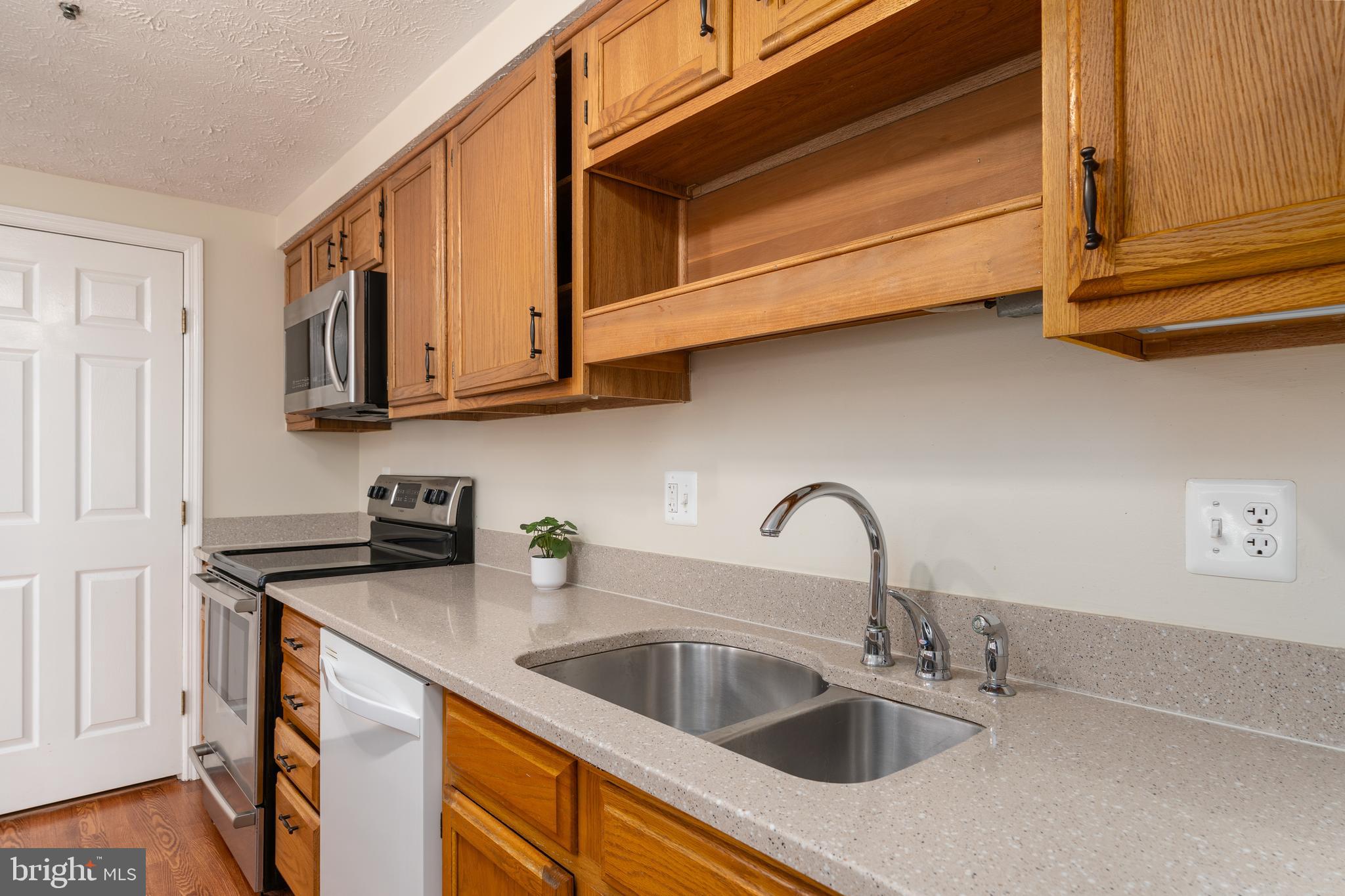 303 PALMSPRING DRIVE 5