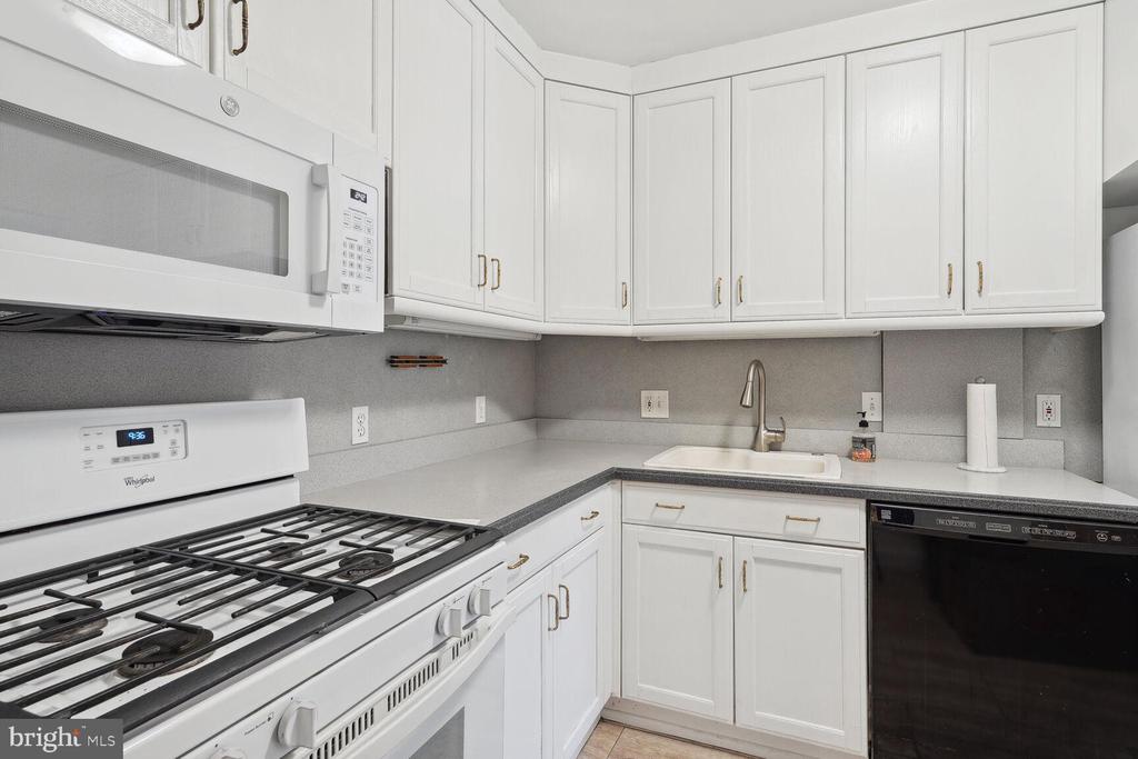 1111 UNIVERSITY BOULEVARD W 115