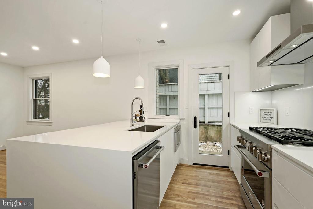 15 IRVING STREET E