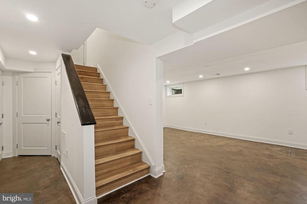 15 IRVING STREET E