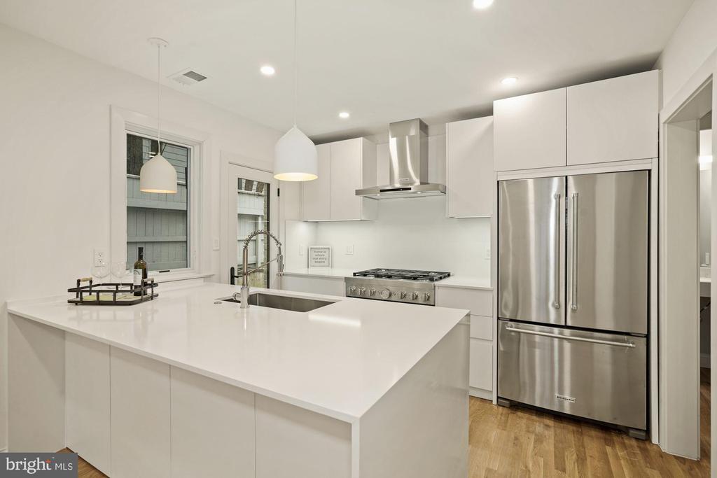 15 IRVING STREET E