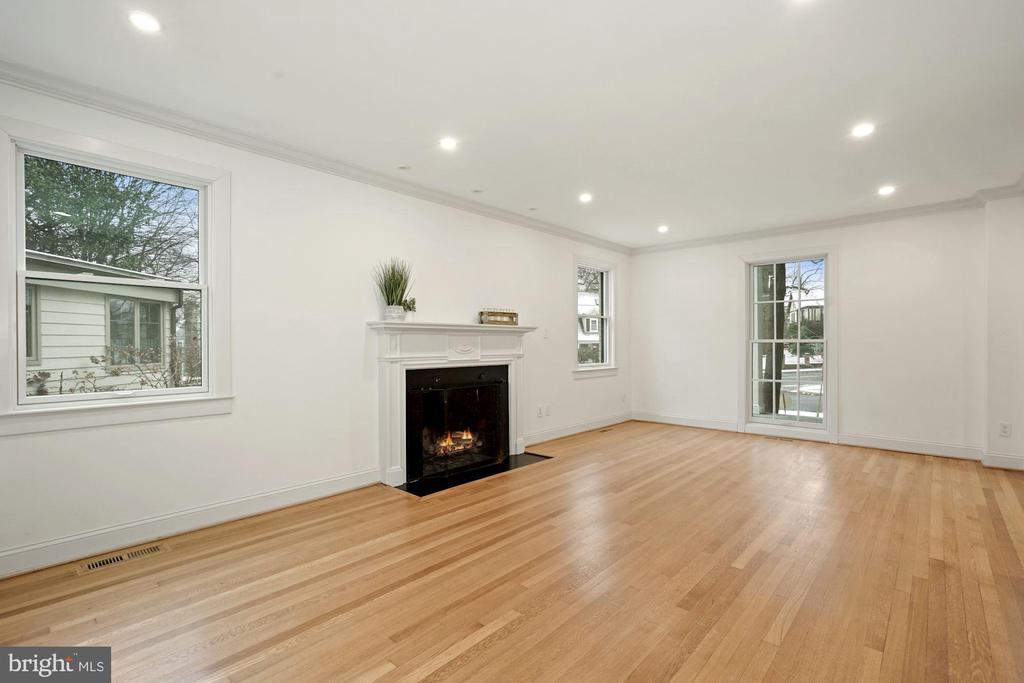 15 IRVING STREET E