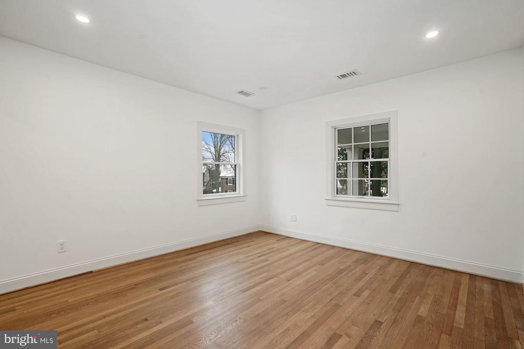 15 IRVING STREET E