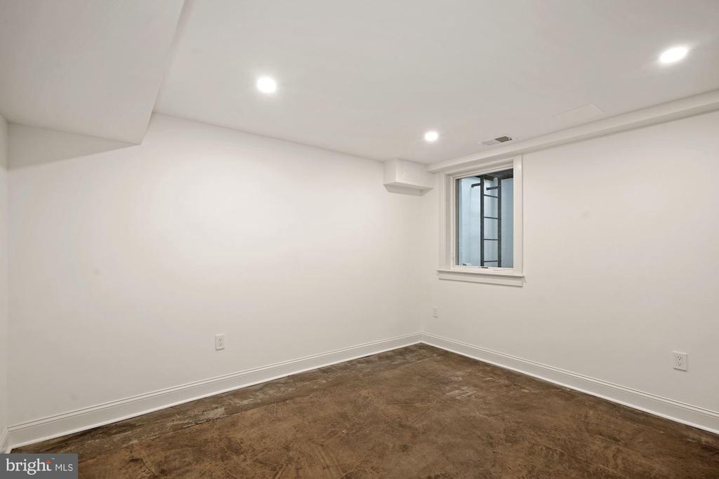 15 IRVING STREET E