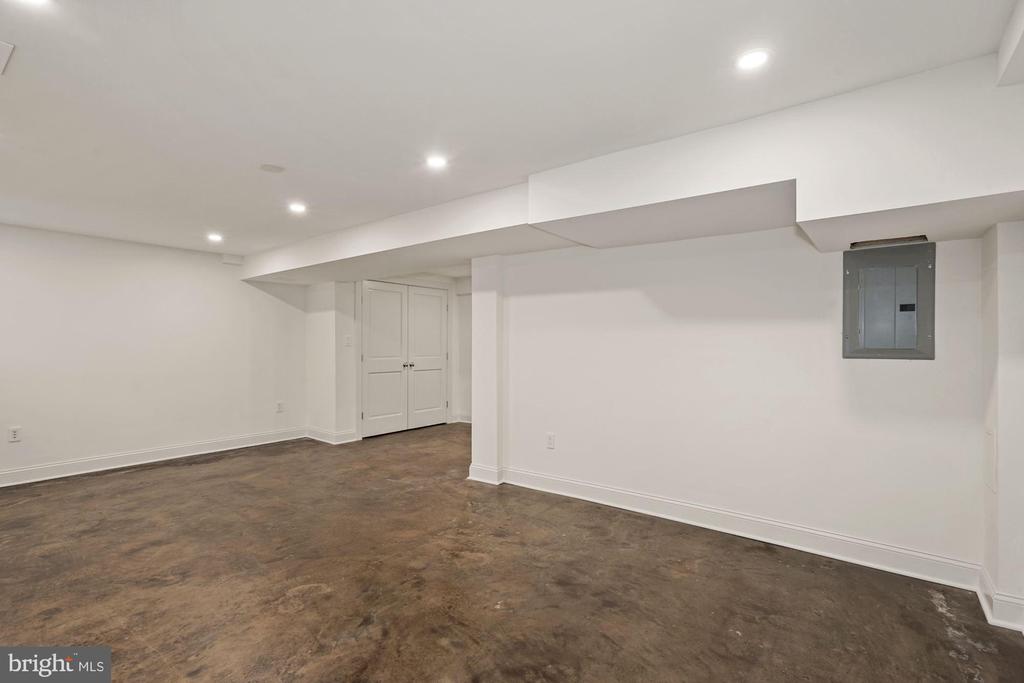 15 IRVING STREET E