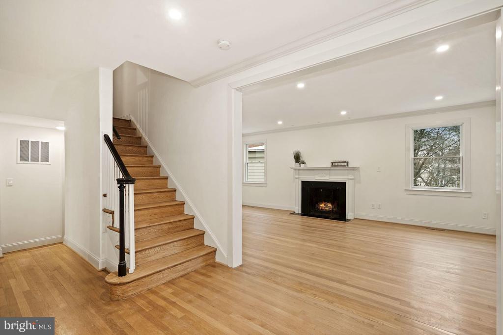 15 IRVING STREET E