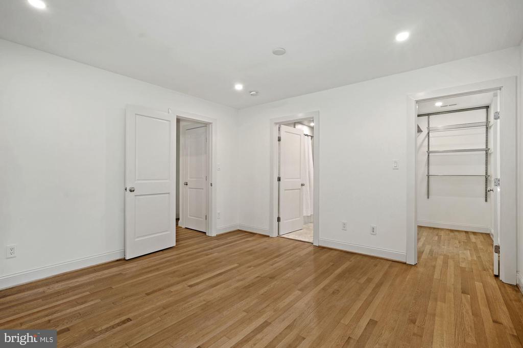 15 IRVING STREET E