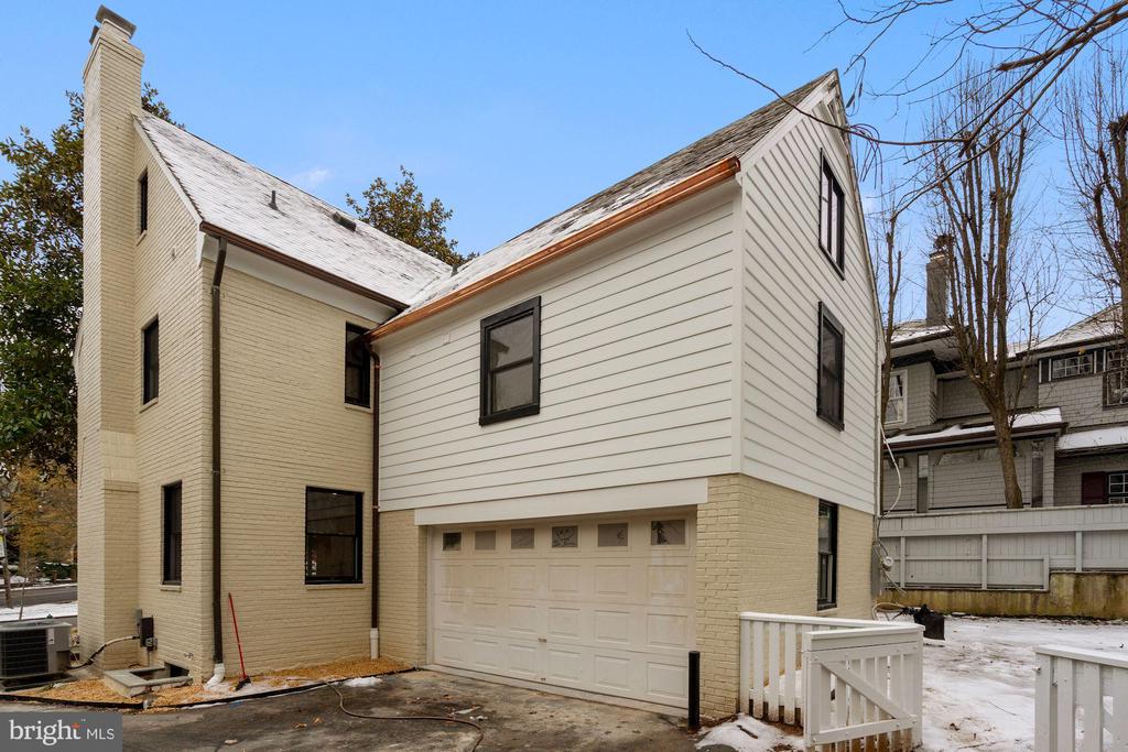 15 IRVING STREET E