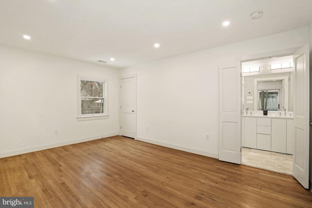 15 IRVING STREET E