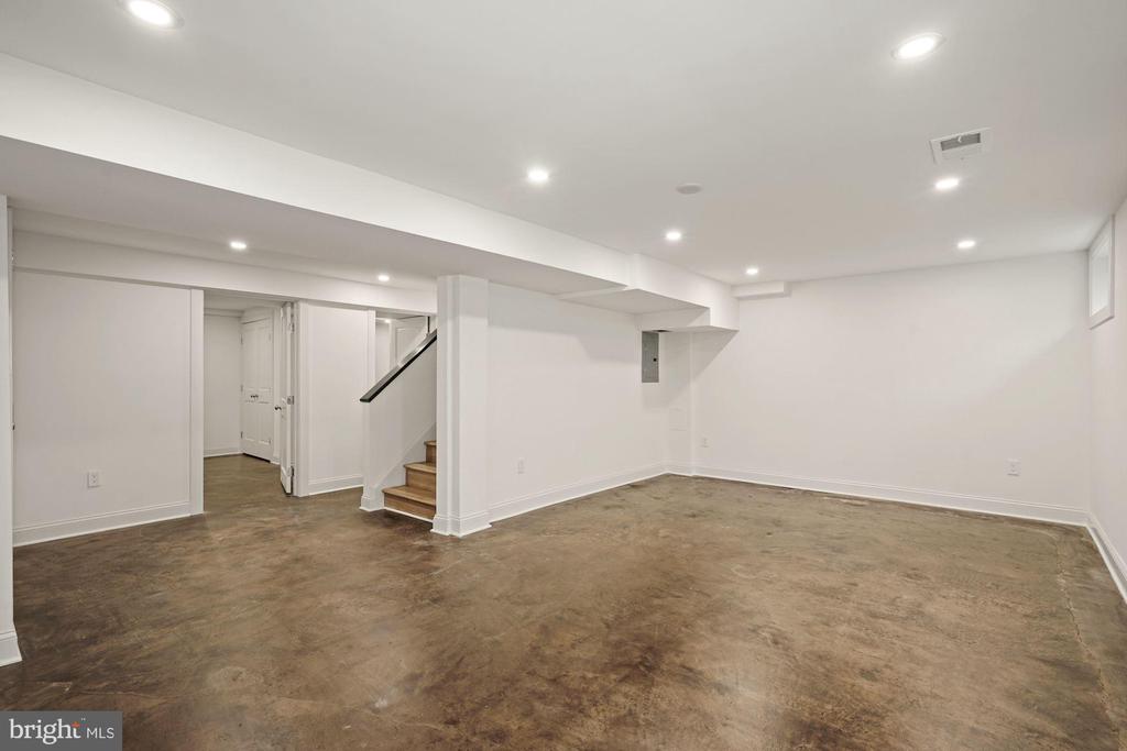 15 IRVING STREET E