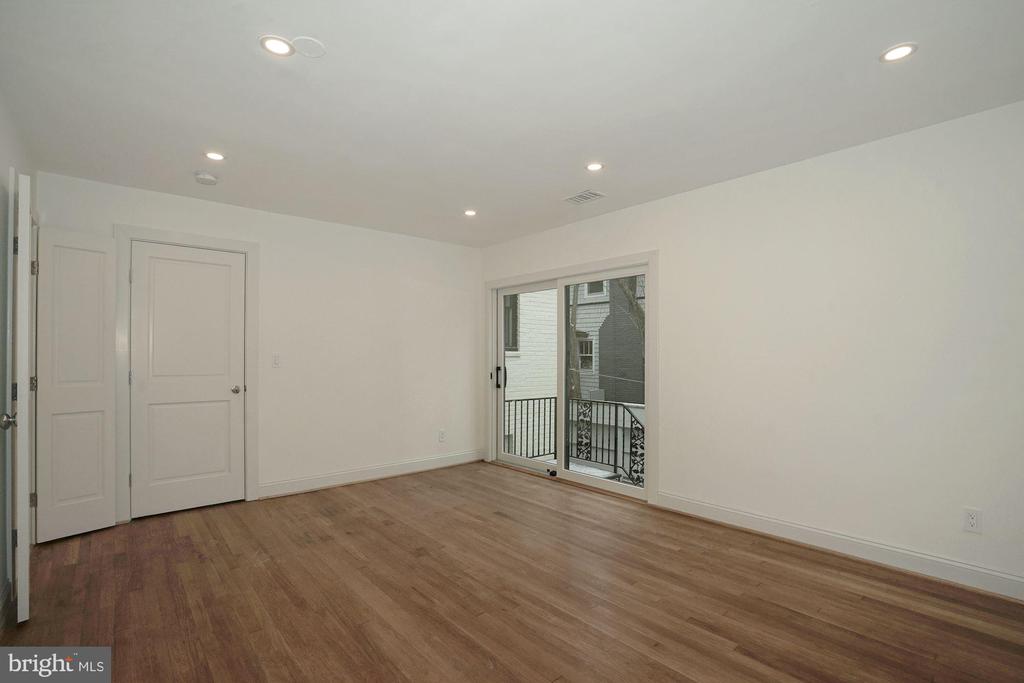 15 IRVING STREET E