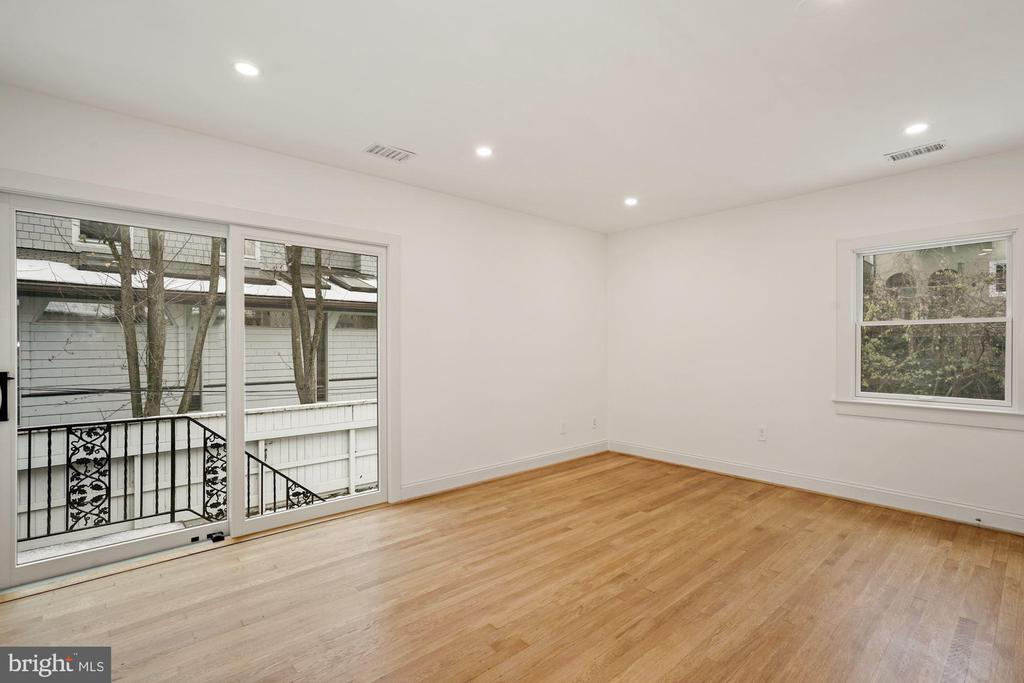 15 IRVING STREET E