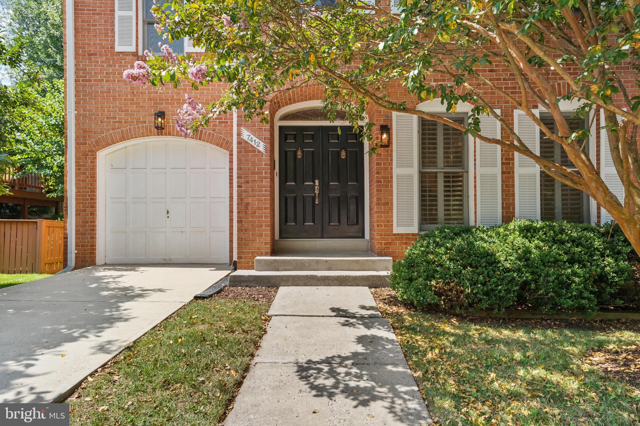 7412 CRESTBERRY LANE