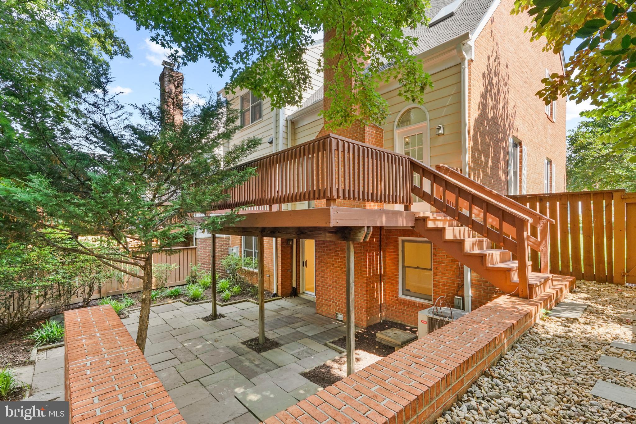 7412 CRESTBERRY LANE