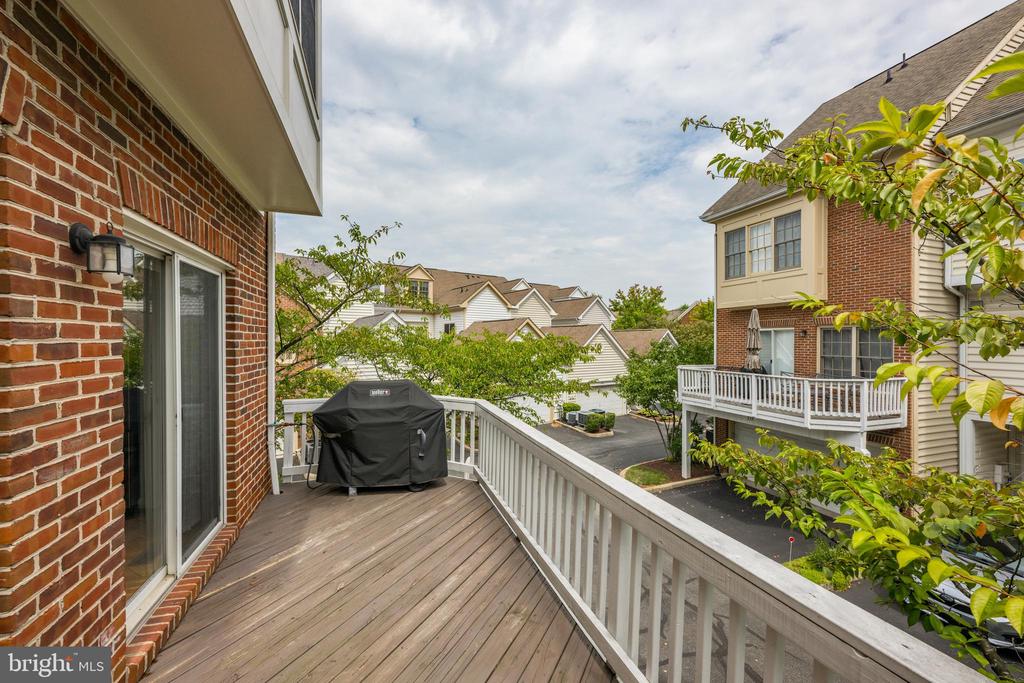 536 CASEY LANE