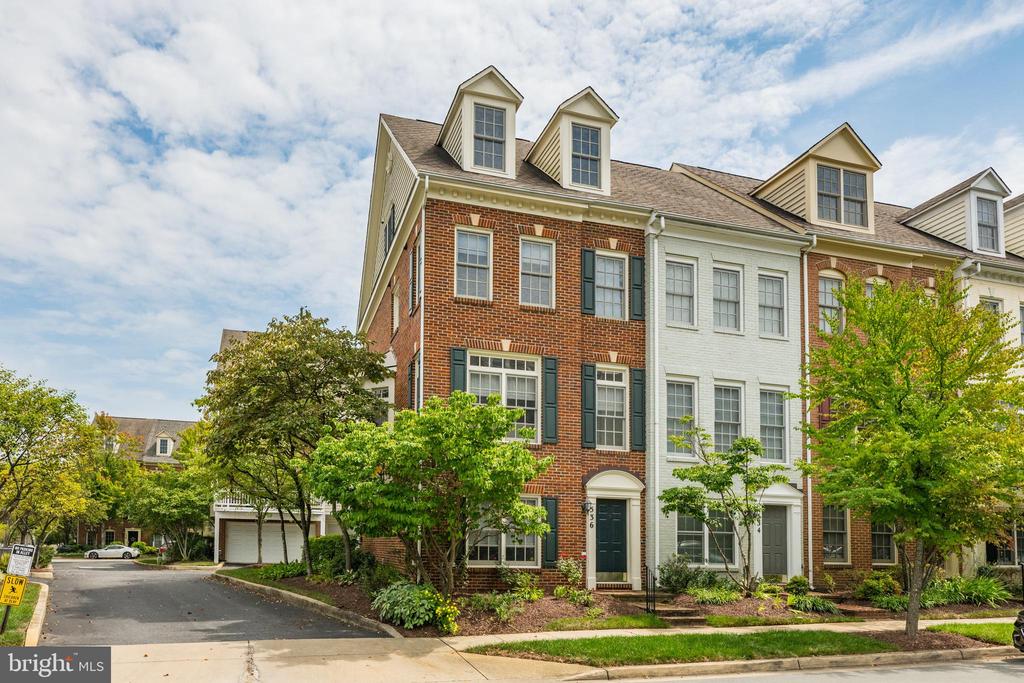 536 CASEY LANE