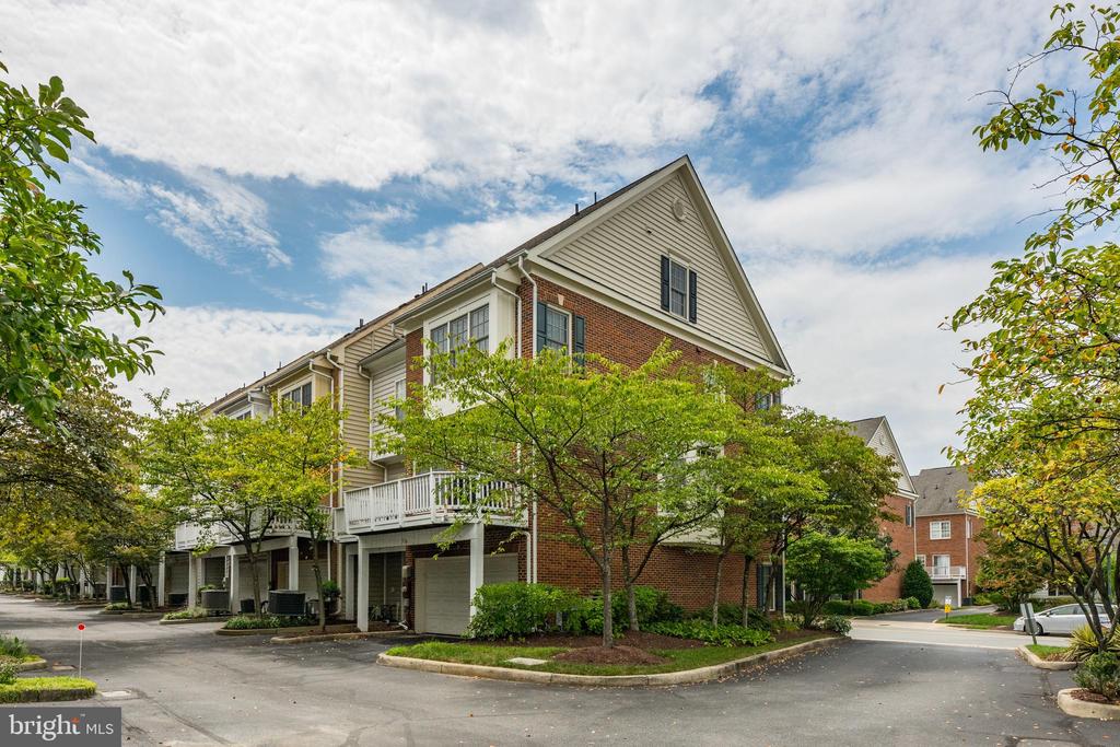 536 CASEY LANE
