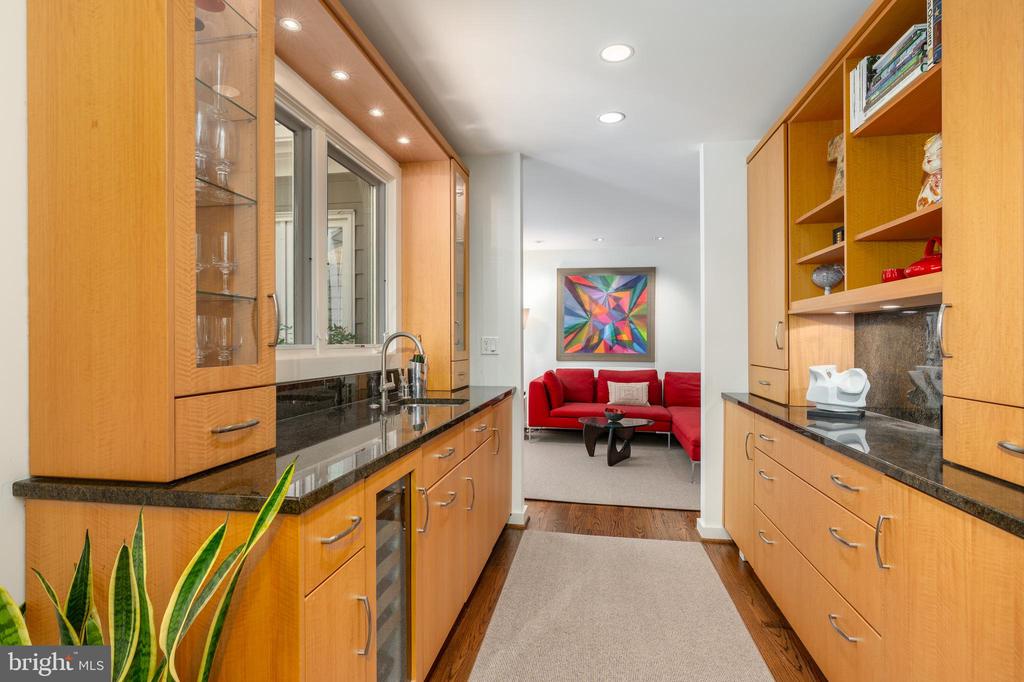 9125 VENDOME DRIVE