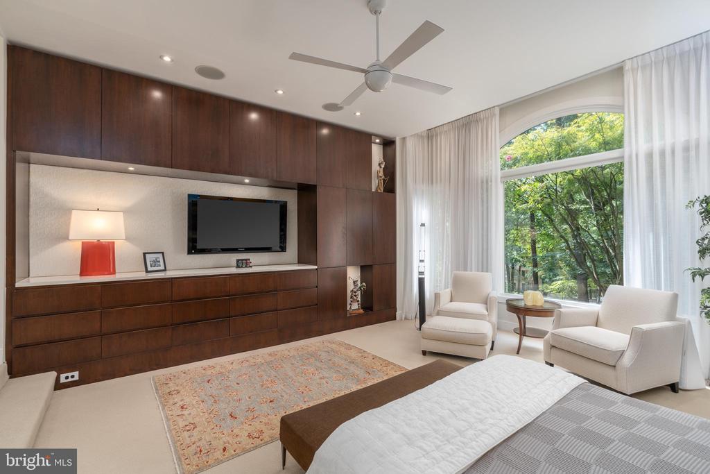 9125 VENDOME DRIVE