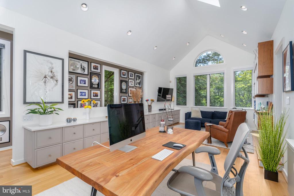 9125 VENDOME DRIVE