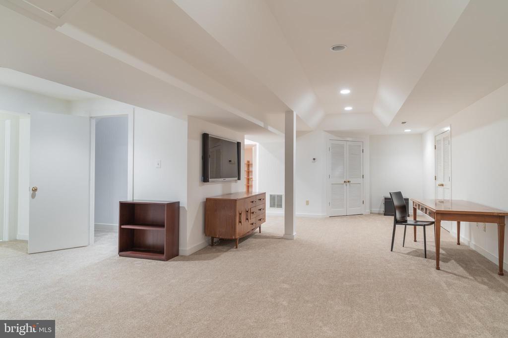 9125 VENDOME DRIVE