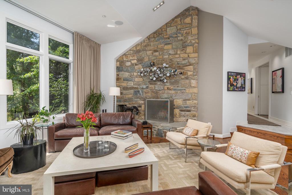 9125 VENDOME DRIVE