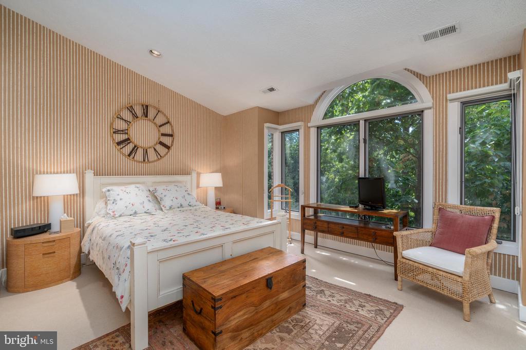 9125 VENDOME DRIVE