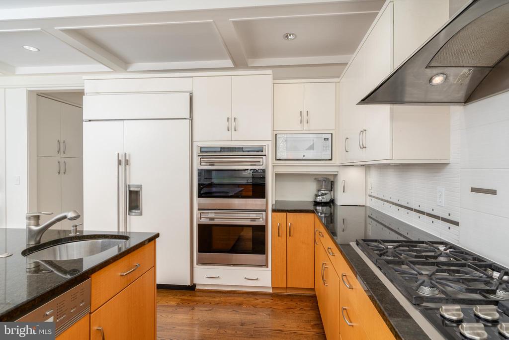 9125 VENDOME DRIVE