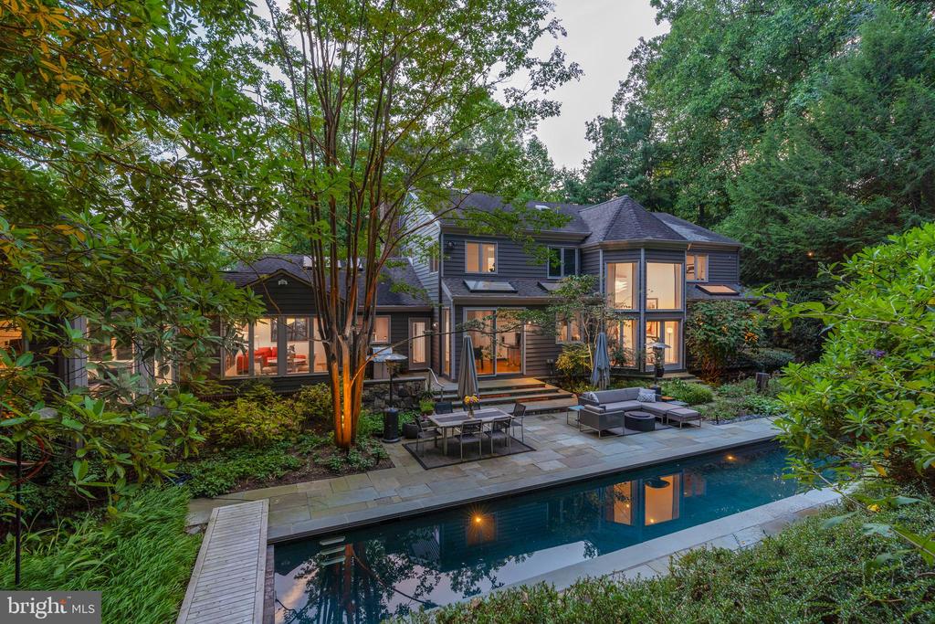 9125 VENDOME DRIVE