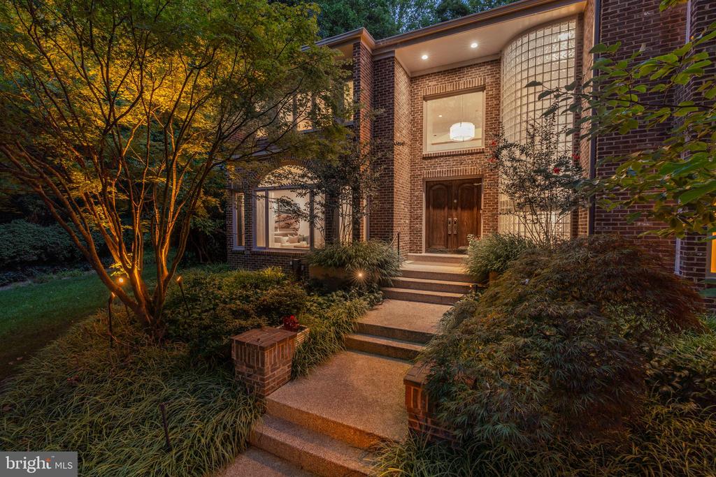 9125 VENDOME DRIVE