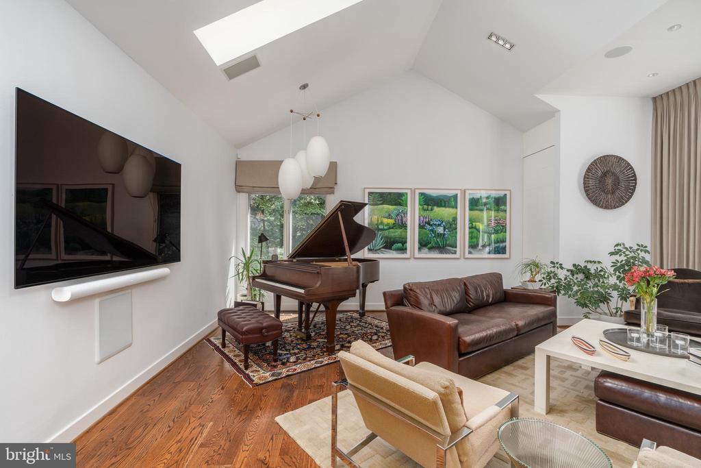 9125 VENDOME DRIVE