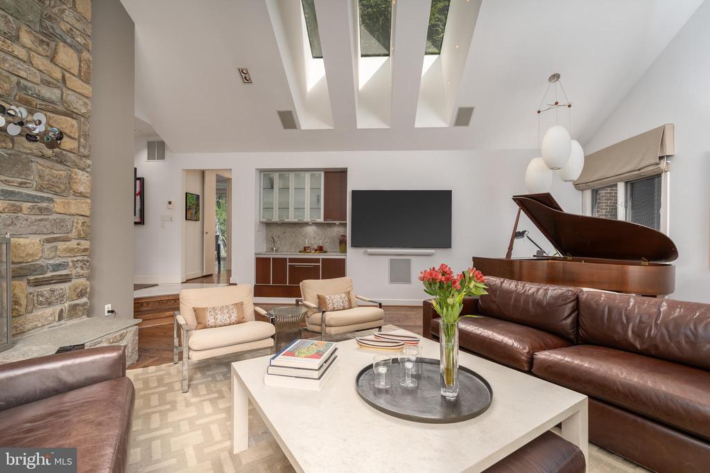 9125 VENDOME DRIVE